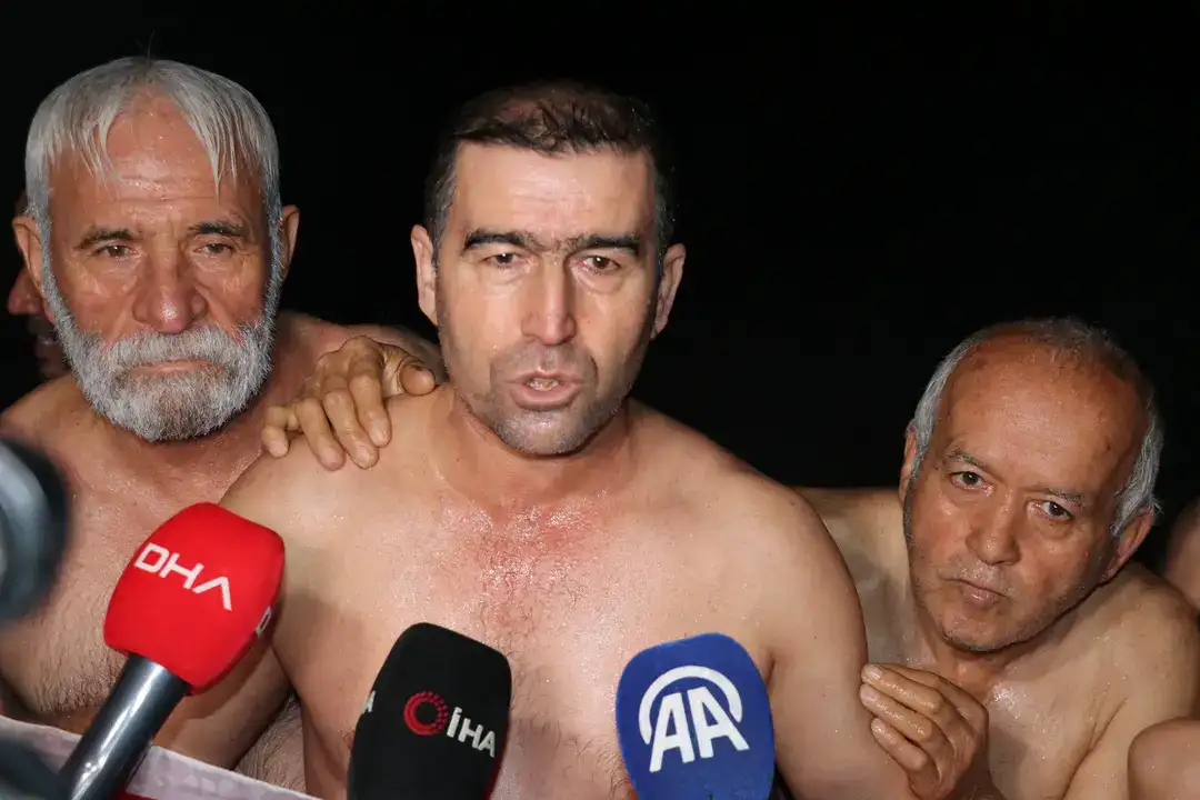 Antalya’da 2026 Yılını Denizde Karşıladılar 6